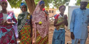 A female community member participates in a community dialogue session held in northern Ghana. Credit: OTI/LRI